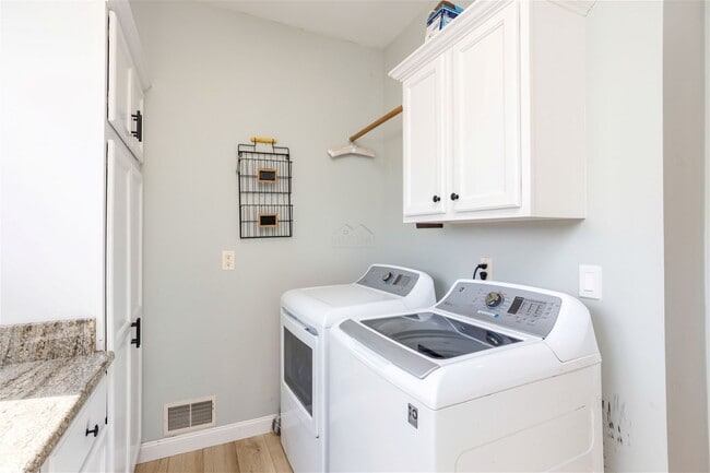 Building Photo - 3071 Park Drive, Brighton, MI 48114 - 4 BR...