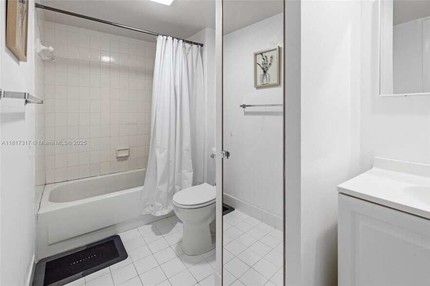 Building Photo - 4161 Forest Hill Dr