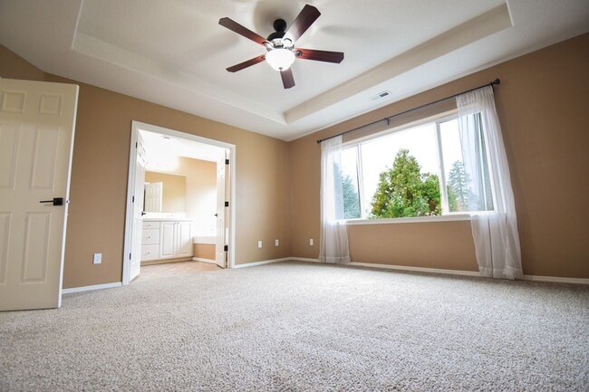 Building Photo - Move In Special!  $1000 Off!  Beautiful Spacious Home!