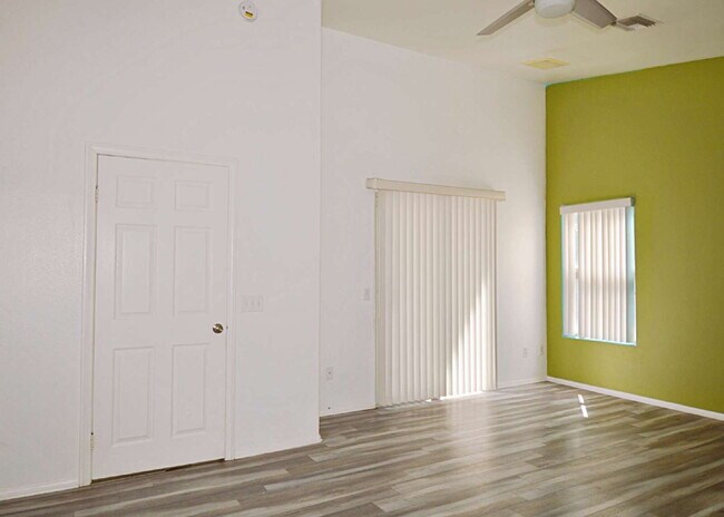 Building Photo - 5/3 Stunner in Cathedral City