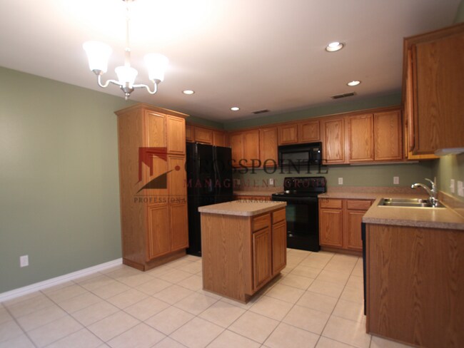 Building Photo - Available! 3 Bedroom Home in Flint!