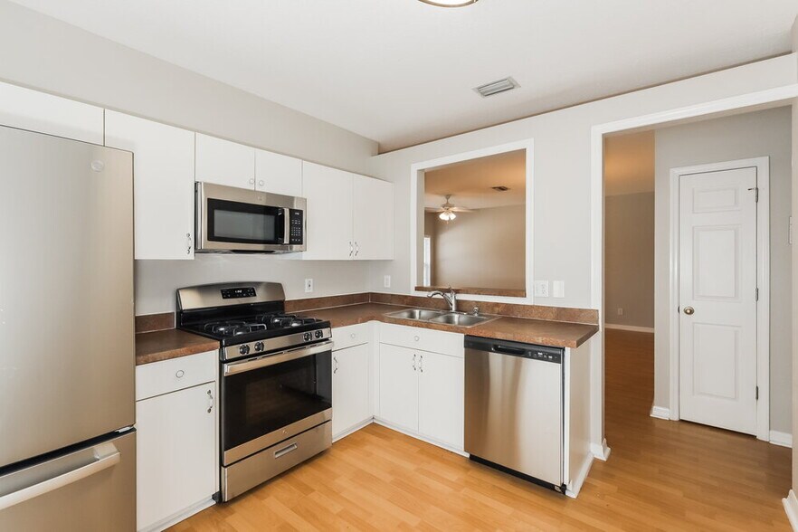 Building Photo - 10808 Shasta Ct