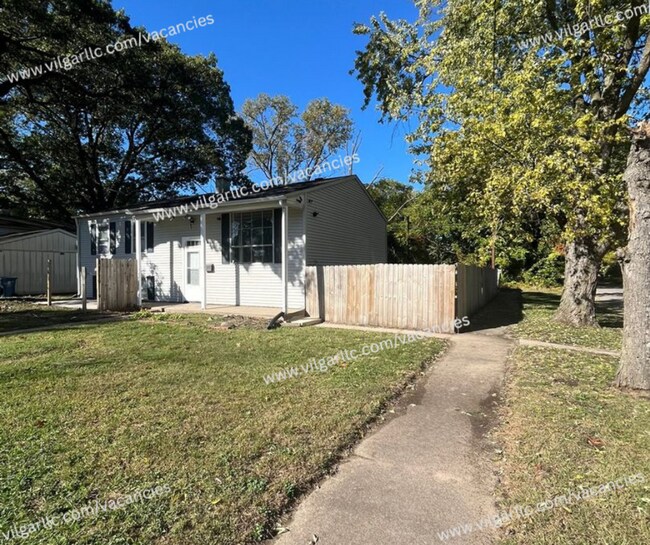 Building Photo - 3 spacious bedrooms, 2 full bathrooms home in Gary, IN