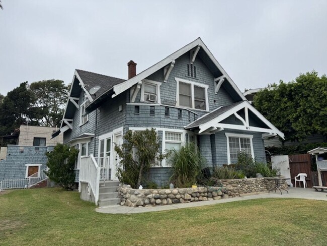 Building Photo - 501 W 8th St