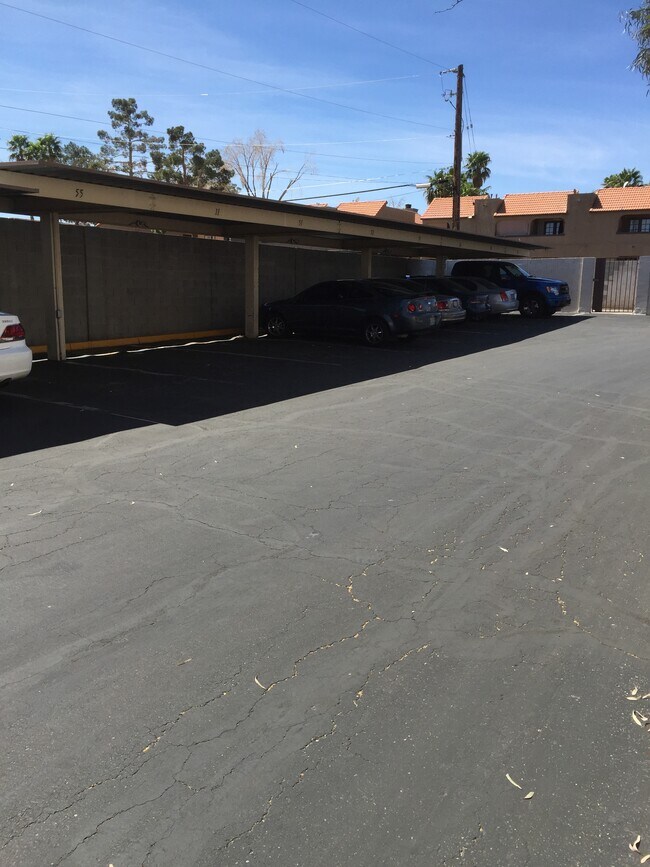 Building Photo - 5203 Caliente St