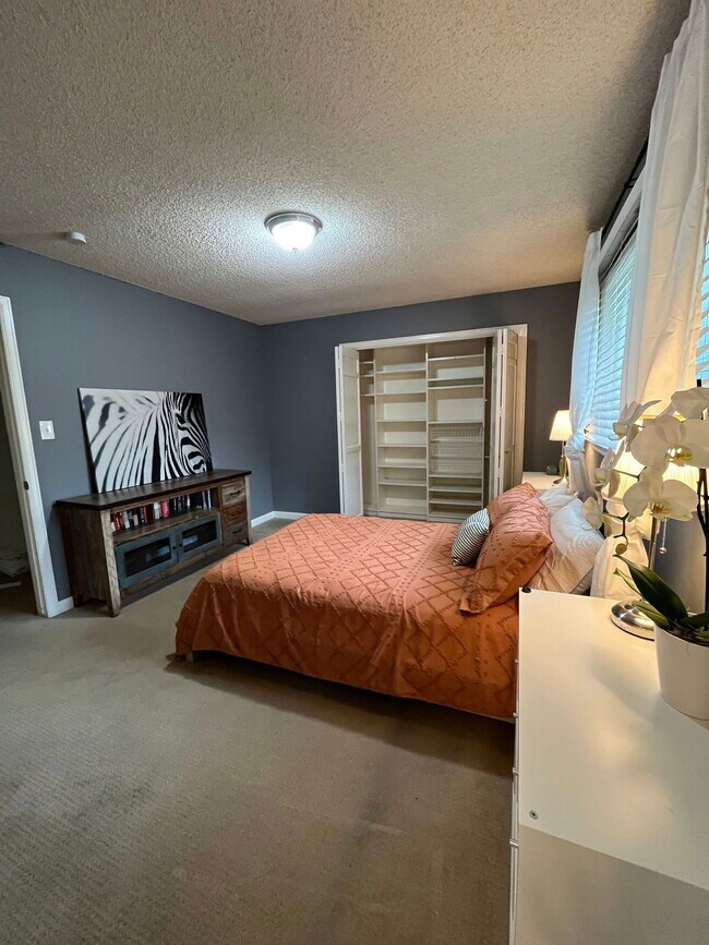 Building Photo - 10739 E Crestridge Cir