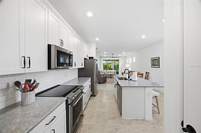 Building Photo - 6176 SW 93rd Ave