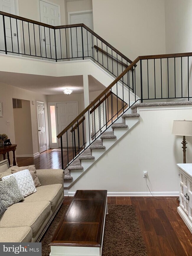 Building Photo - 15524 Royal Crescent Ct