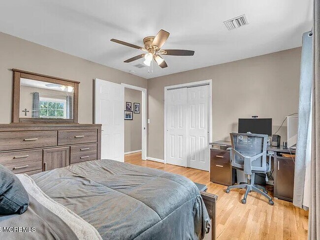 Building Photo - 61 Lynn Dr