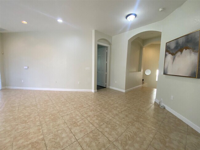 Building Photo - 8203 NW 128th Ln