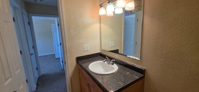 Building Photo - 108 Pompano Dr SE