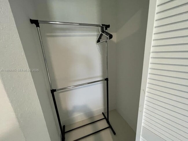 Building Photo - 302 NW 11th Ct