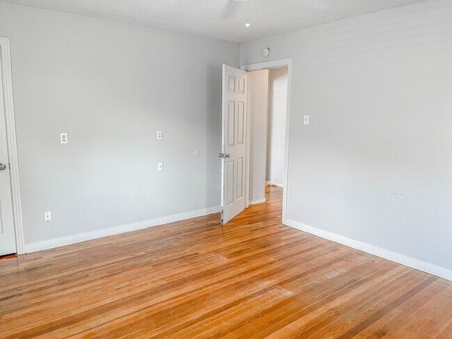 Building Photo - 3418 26th St