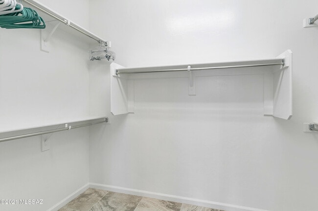 Building Photo - 39589 S Summerwood Dr