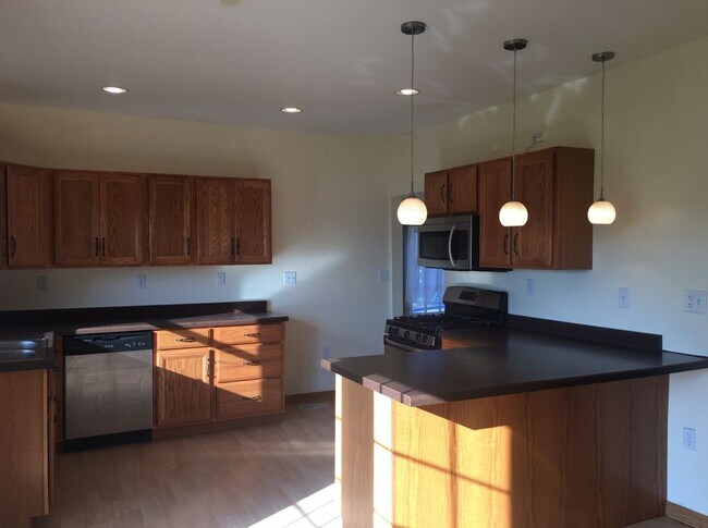 Building Photo - 296 S Main St