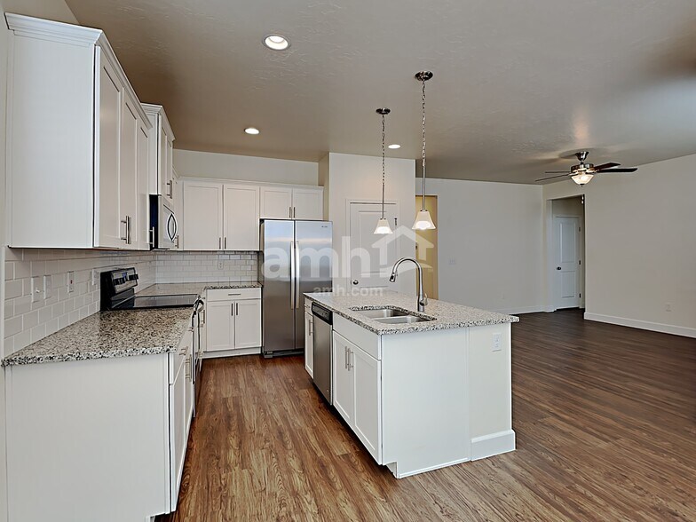 Building Photo - 280 E Sicily Dr