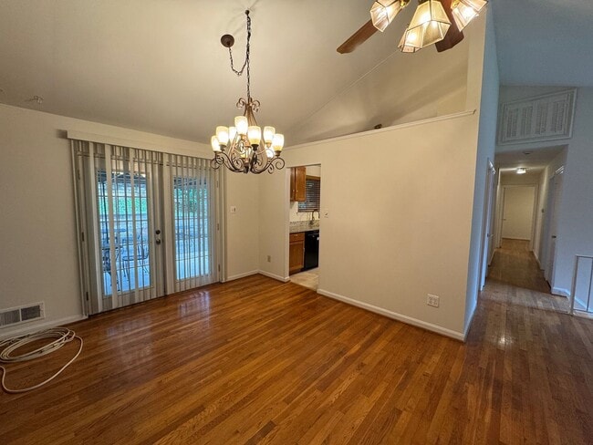 Building Photo - Gorgeous 4 Bed 3 Bath Home Sitting On Spac...