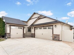 Building Photo - 3349 N Justin Ave