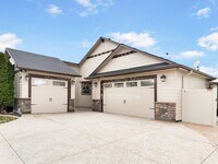 Building Photo - 3349 N Justin Ave