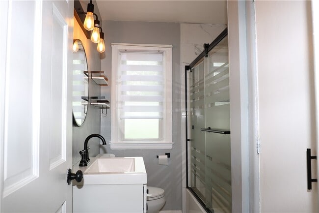 Building Photo - 175 English Rd