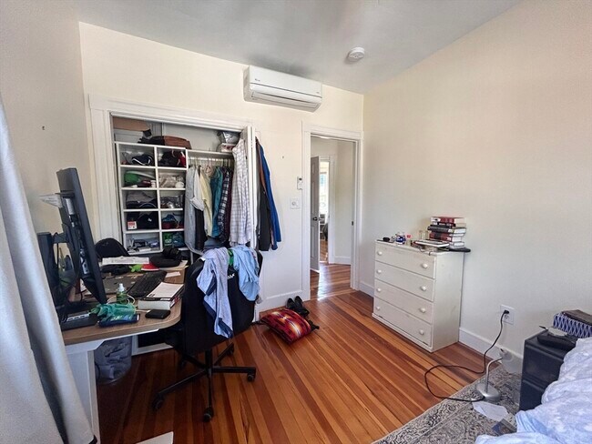 Building Photo - 340 Putnam Ave