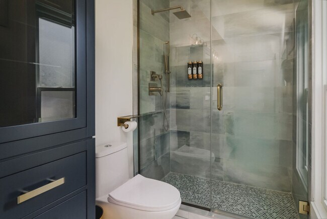 Building Photo - 184 Grand Ave