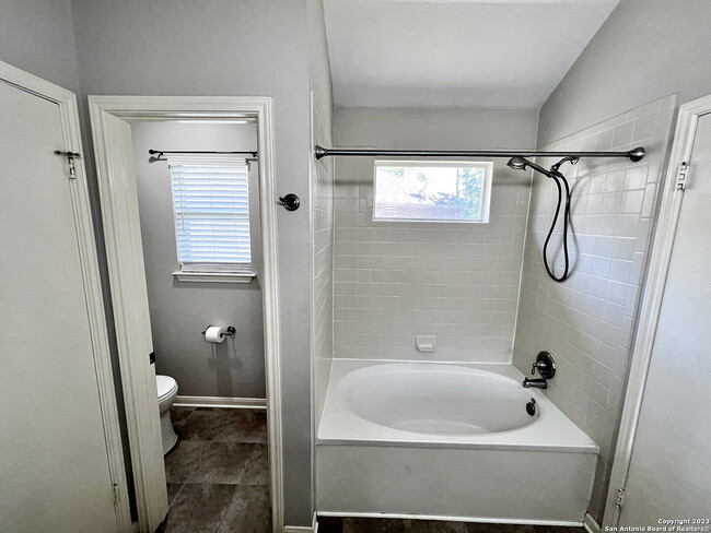 Building Photo - Charming 3-Bed Home Near Medical Center w/ Private Greenbelt Backyard!