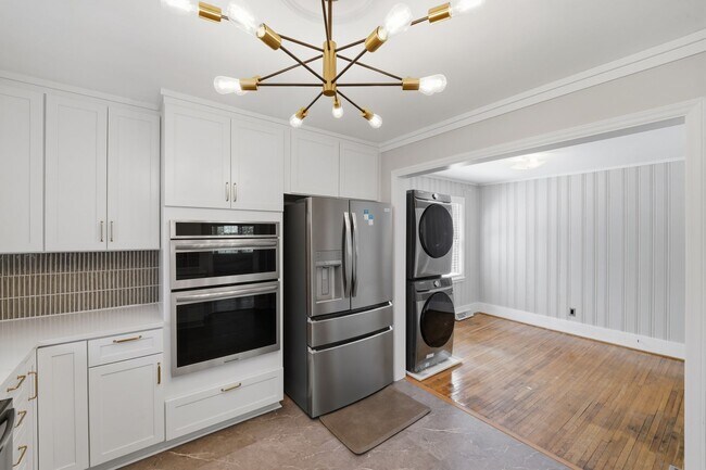 Building Photo - Charming 2BR Home with Modern Updates in Prime Charlotte Location