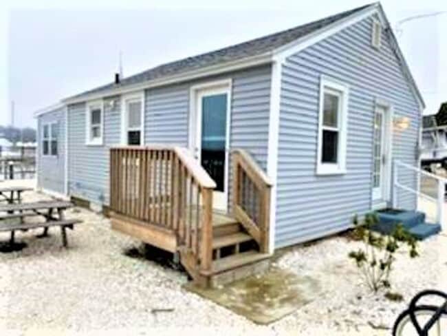 Building Photo - ****Warwick/Oakland Beach – Waterfront Single Family Home - $1,750****