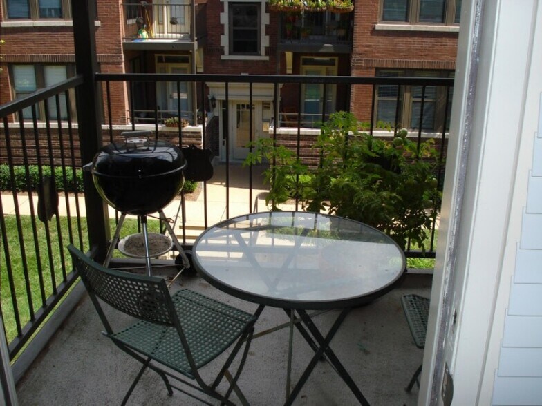 Balcony - 527 Clara Ave