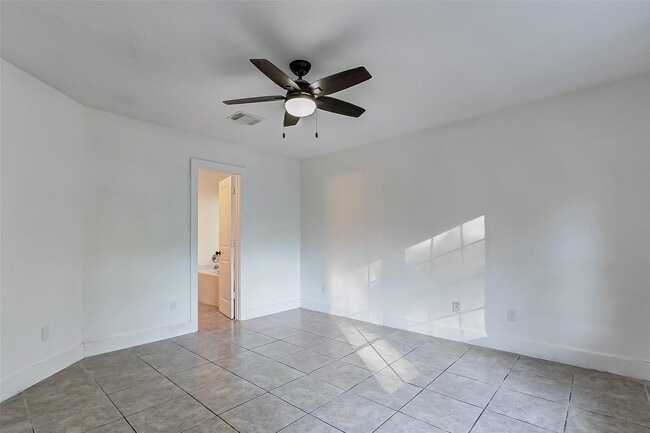 Building Photo - 21892 Silver Oak Ct