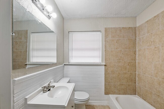 Building Photo - 3206 Washington St