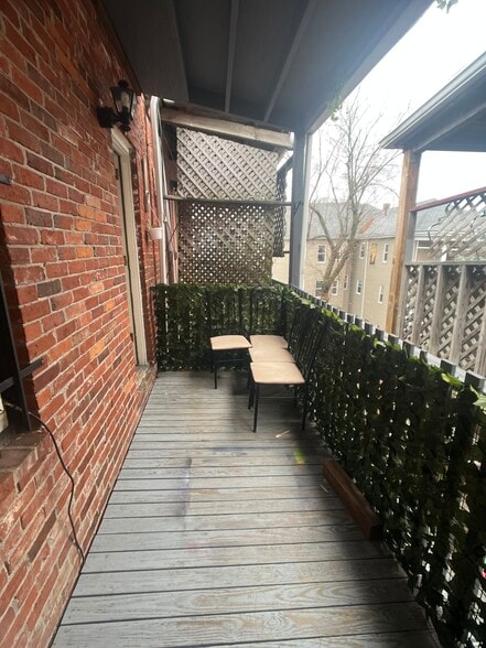 Building Photo - 122 Day St