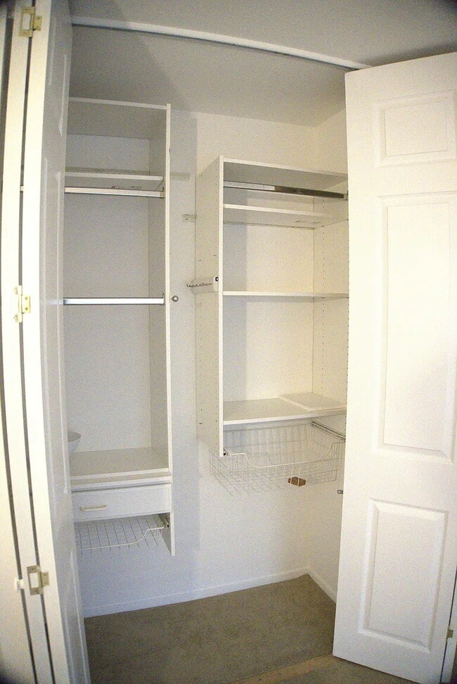 Building Photo - "Welcome to Your New Home: Spacious 2-Bed, 2-Bath Apartment in San Carlos!"