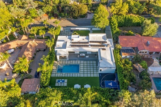Building Photo - 20141 Wells Dr