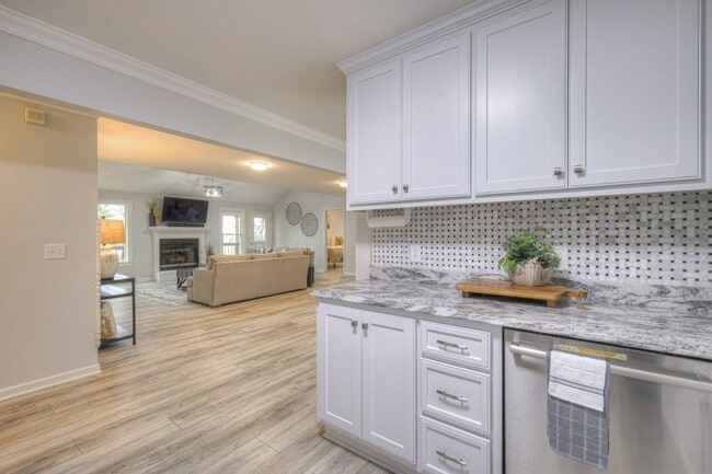 Building Photo - 204 Hogan Ln