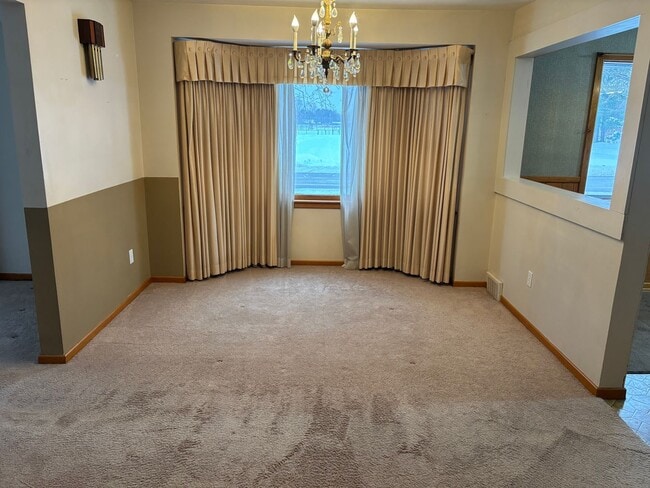 Building Photo - Grandville ranch available now