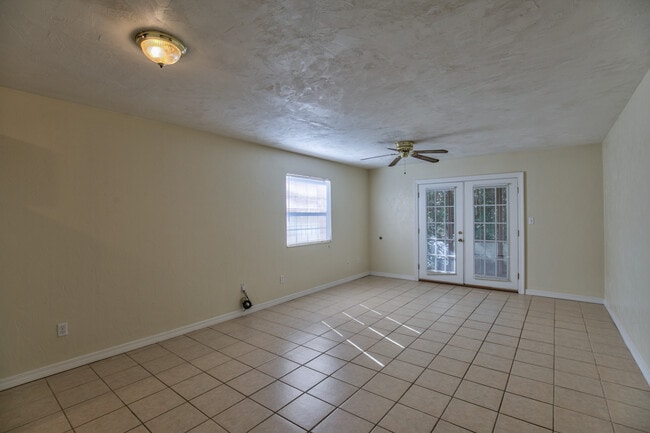 Building Photo - 2454 Wren Hollow Dr