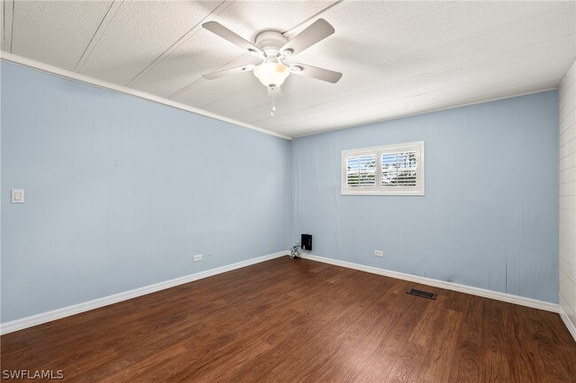 Building Photo - 40 Lemans Dr