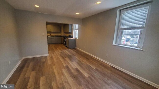 Building Photo - 29 E Hinckley Ave