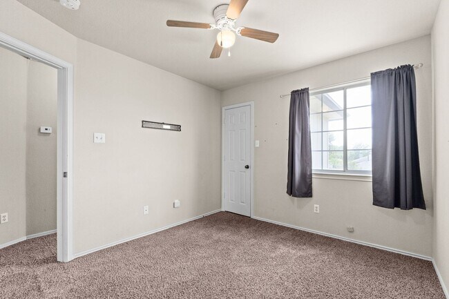 Building Photo - 2319 Schwald Rd