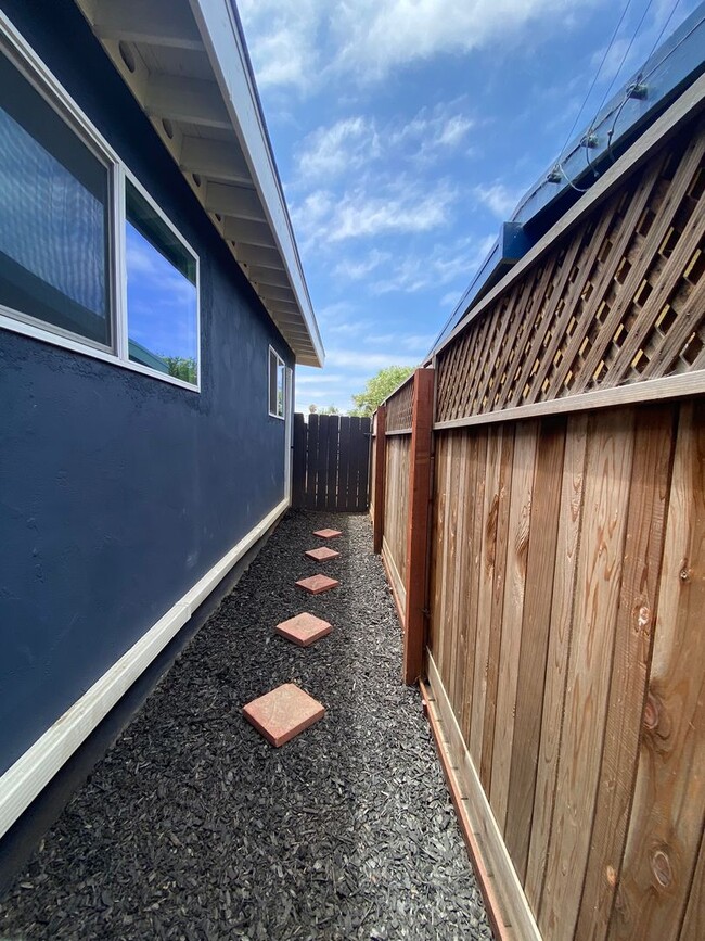 Building Photo - Renovated Beach house just a few blocks from the Beach/Pier in the highly desirable IB Community!