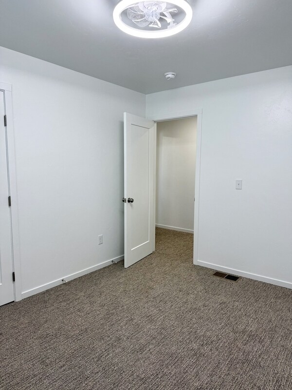 Building Photo - 361 W 400 S