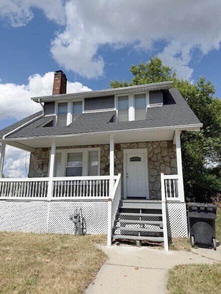 Primary Photo - 1568 Highland St