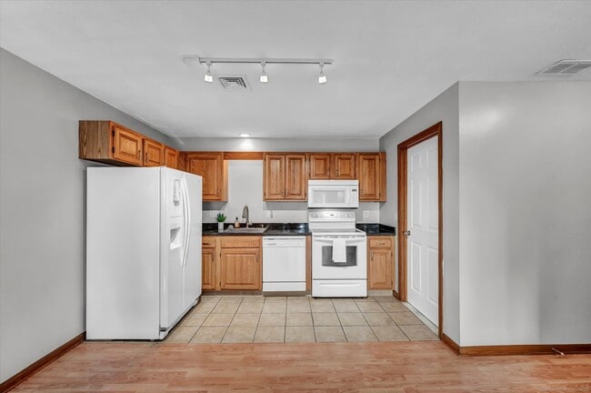 Building Photo - 48 N Mountain Rd