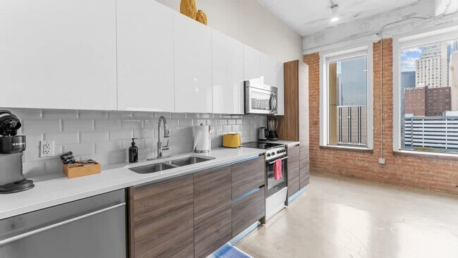 Building Photo - 500 S Ervay St