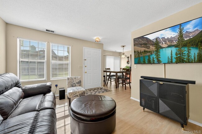 Building Photo - 2117 Whispering Hills Dr