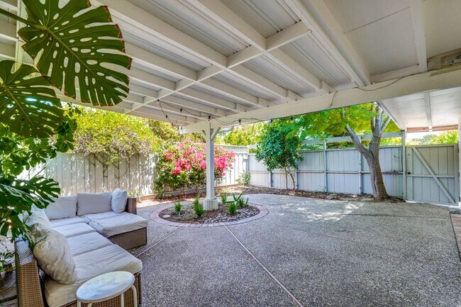 Building Photo - 3 Bed 2 Bath Mackay Home in Desirable Mont...