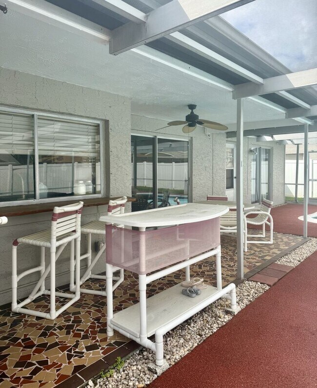 Building Photo - Pool Home