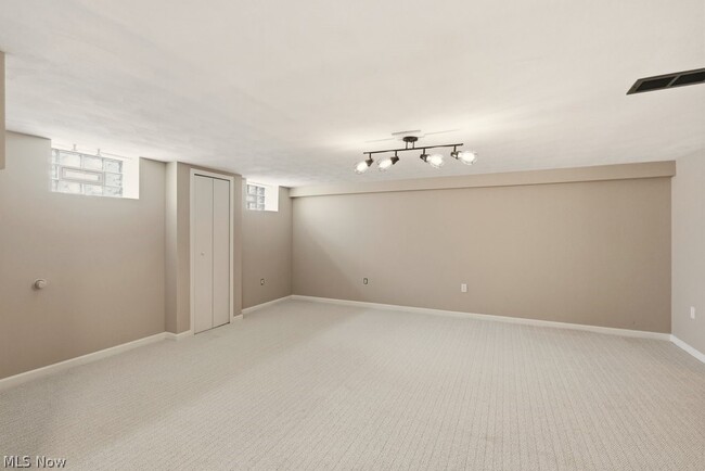 Building Photo - 6119 E Sprague Rd